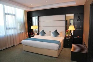 Premium bedding, down comforters, minibar, in-room safe