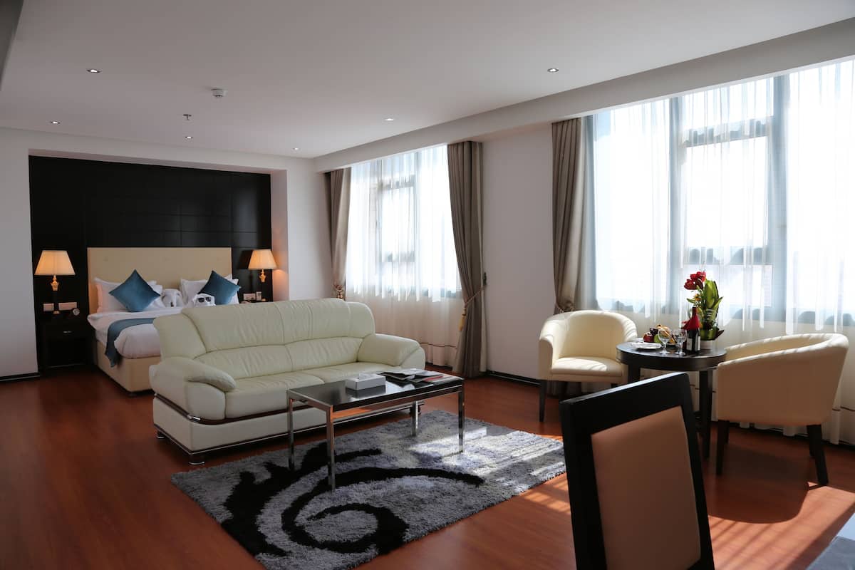 Phòng Deluxe, 1 giường cỡ king | Bộ đồ giường cao cấp, chăn bông, minibar, két bảo mật tại phòng