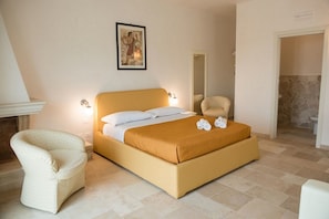Suite junior | Minibar, escritorio, insonorización y wifi gratis 
