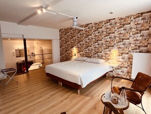 Premium bedding, down duvets, Select Comfort beds, in-room safe - Hotel Het Heilig Genot (Vleteren)