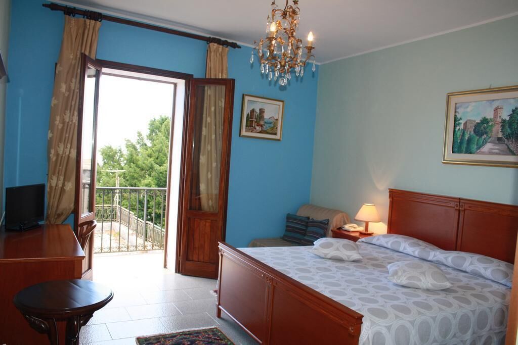 Habitación doble, balcón | Escritorio, camas extra y wifi gratis 