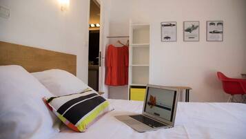 Chambre Double Classique | Bureau, fer et planche à repasser, lits bébé (gratuits), Wi-Fi gratuit