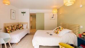 Desk, iron/ironing board, free cots/infant beds, free WiFi - Hôtel Les Hauts de Meursault (Meursault)