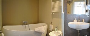 Standard Double Room | Bathroom | Deep soaking tub, rainfall showerhead, free toiletries, hair dryer