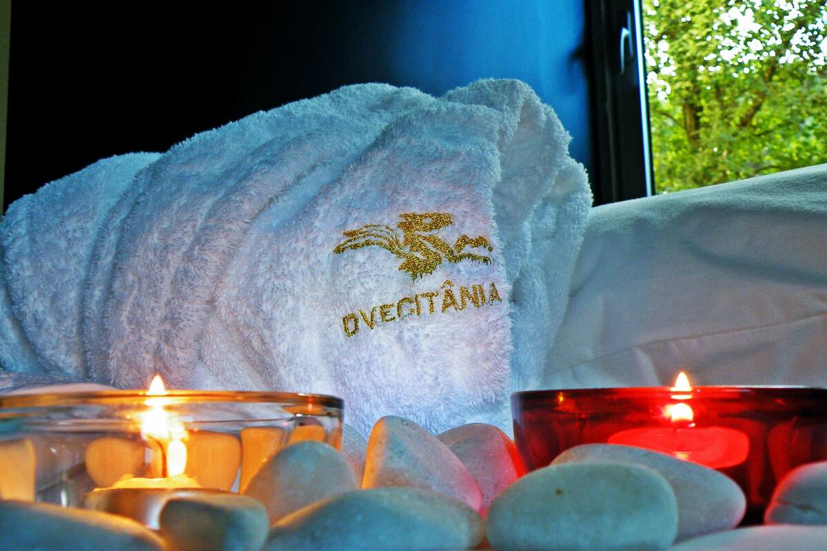 sauna, hot tub, steam room, turkish bath/hammam, body treatments