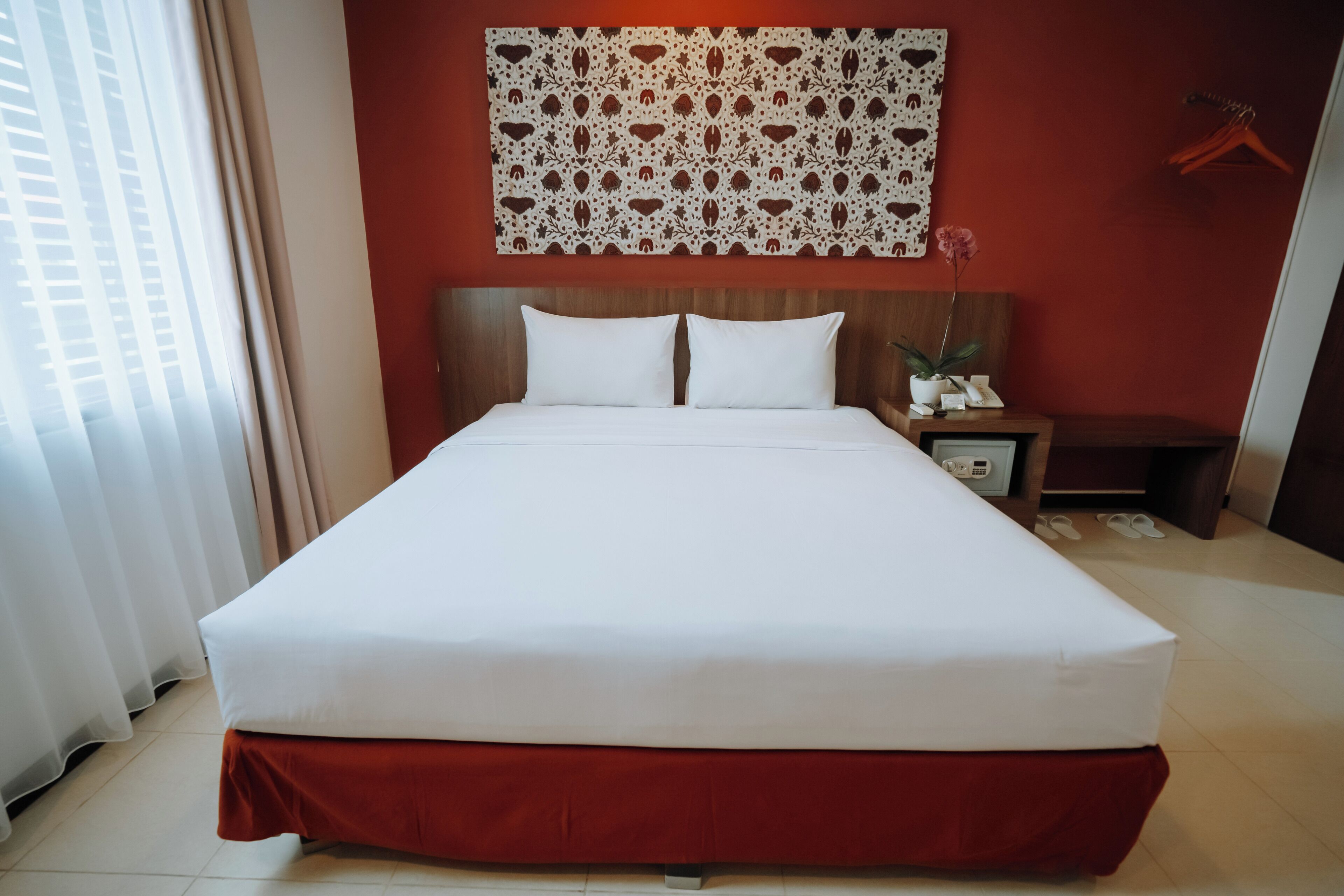 deluxe room | in-room safe, desk, laptop workspace, free wifi