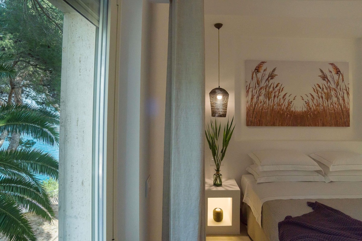Minibar, caixa forta a l'habitació i escriptori