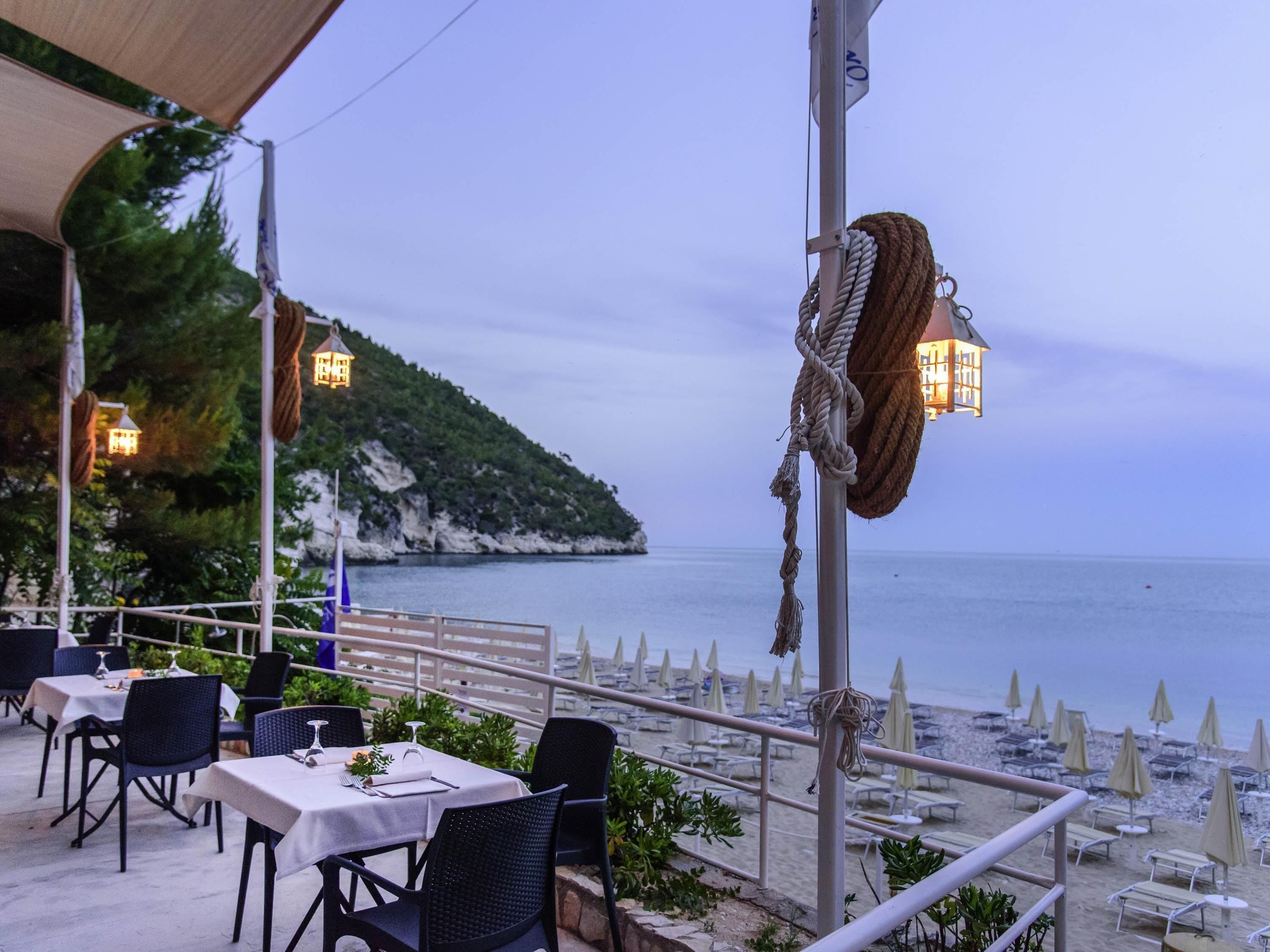 2 Restaurants; Mittagessen und Abendessen werden serviert