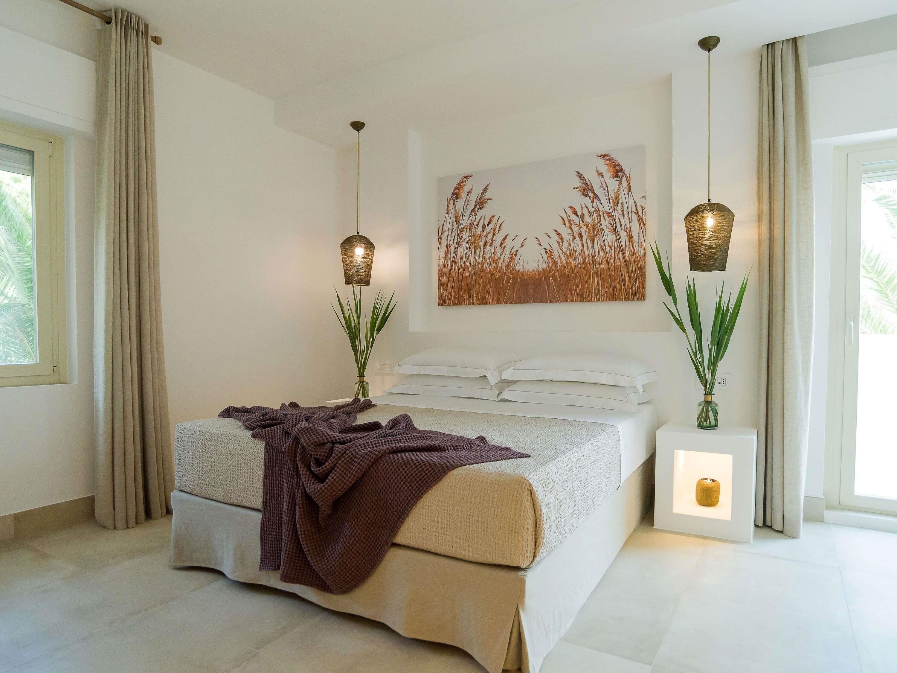 Familjesvit - 1 kingsize-säng - utsikt mot trädgården | Minibar, värdeförvaringsskåp på rummet, skrivbord och ljudisolering