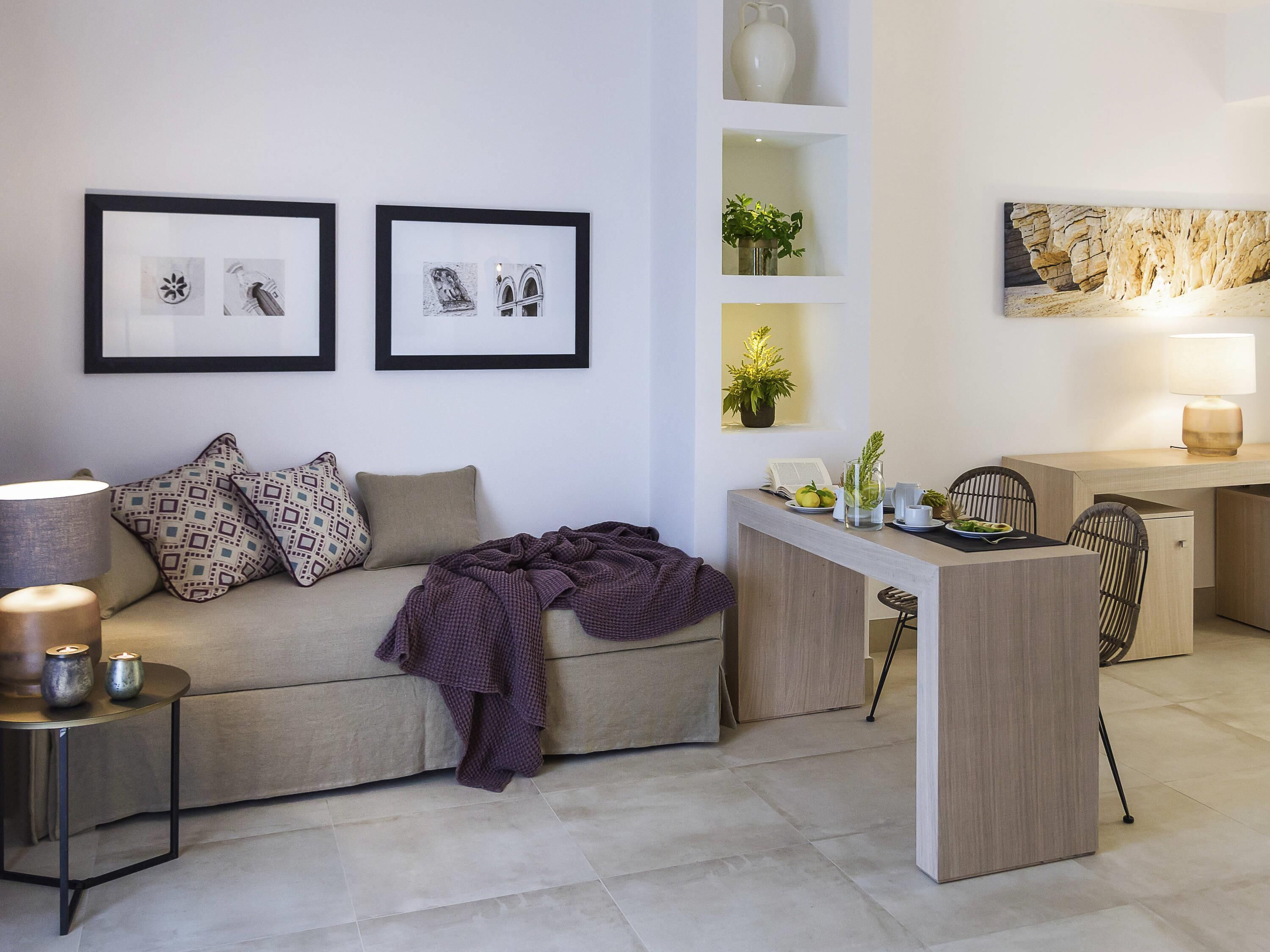 Suite Familiale, 1 très grand lit, vue jardin | Minibar, coffres-forts dans les chambres, bureau, chambres insonorisées