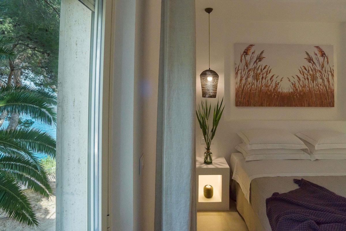 Deluxe Room, 1 Double Bed, Patio | Minibar, in-room safe, desk, soundproofing