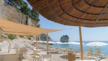 4 barer/lounger, 2 strandbarer och bar vid poolen