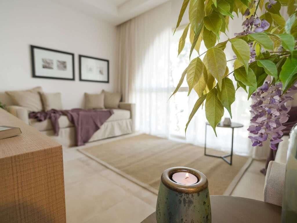 Suite familiar, 1 cama de matrimonio grande, vistas al jardín | Minibar, caja fuerte, escritorio y sistema de insonorización