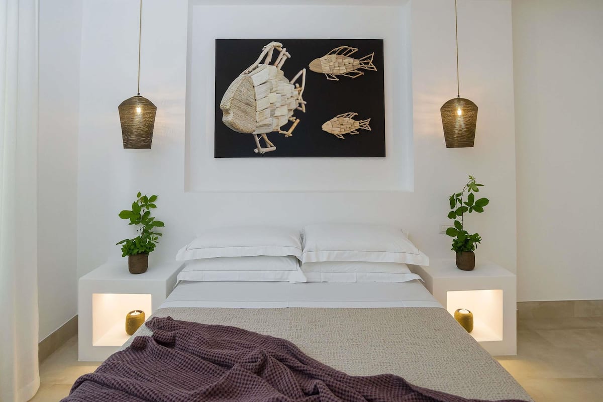 Comfort Room, 1 King Bed | Minibar, in-room safe, desk, soundproofing