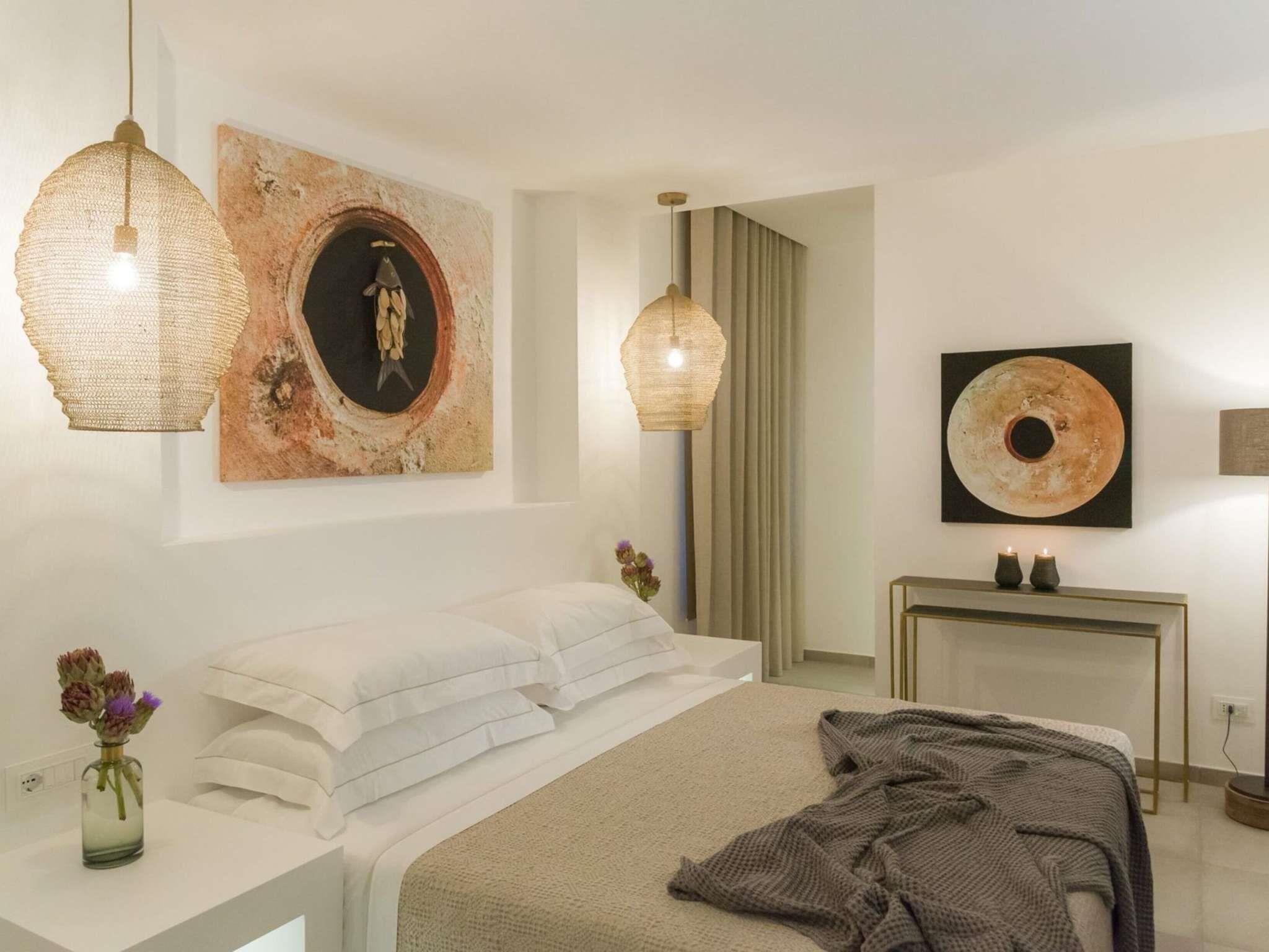 Family Room, Multiple Beds | Minibar, in-room safe, desk, soundproofing