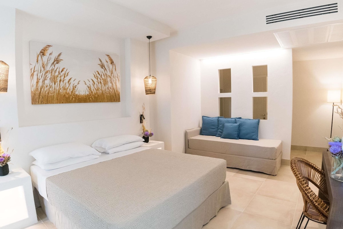 Deluxe-Zimmer, 1 King-Bett, Terrasse | Minibar, Zimmersafe, Schreibtisch, schallisolierte Zimmer