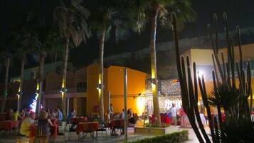 Gastropub, garden views, open 24 hours