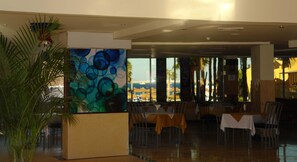 Pub gastronòmic amb vistes al jardí que obre les 24 hores