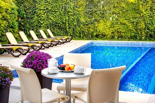 Seasonal outdoor pool, open 8 AM to 9 PM, pool umbrellas, pool loungers