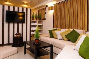 Steam room, body treatments, aromatherapy, body wraps, body scrubs