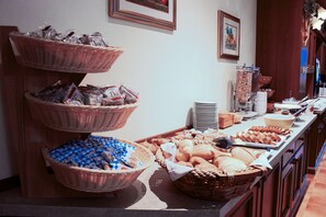 Desayuno bufé gratuito y diario