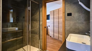 Tripla Deluxe | Bagno | Doccia, soffione a pioggia
