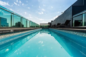 Outdoor pool, open 8:00 AM to 9:00 PM, pool umbrellas, pool loungers - Laghetto Moinhos (Porto Alegre)