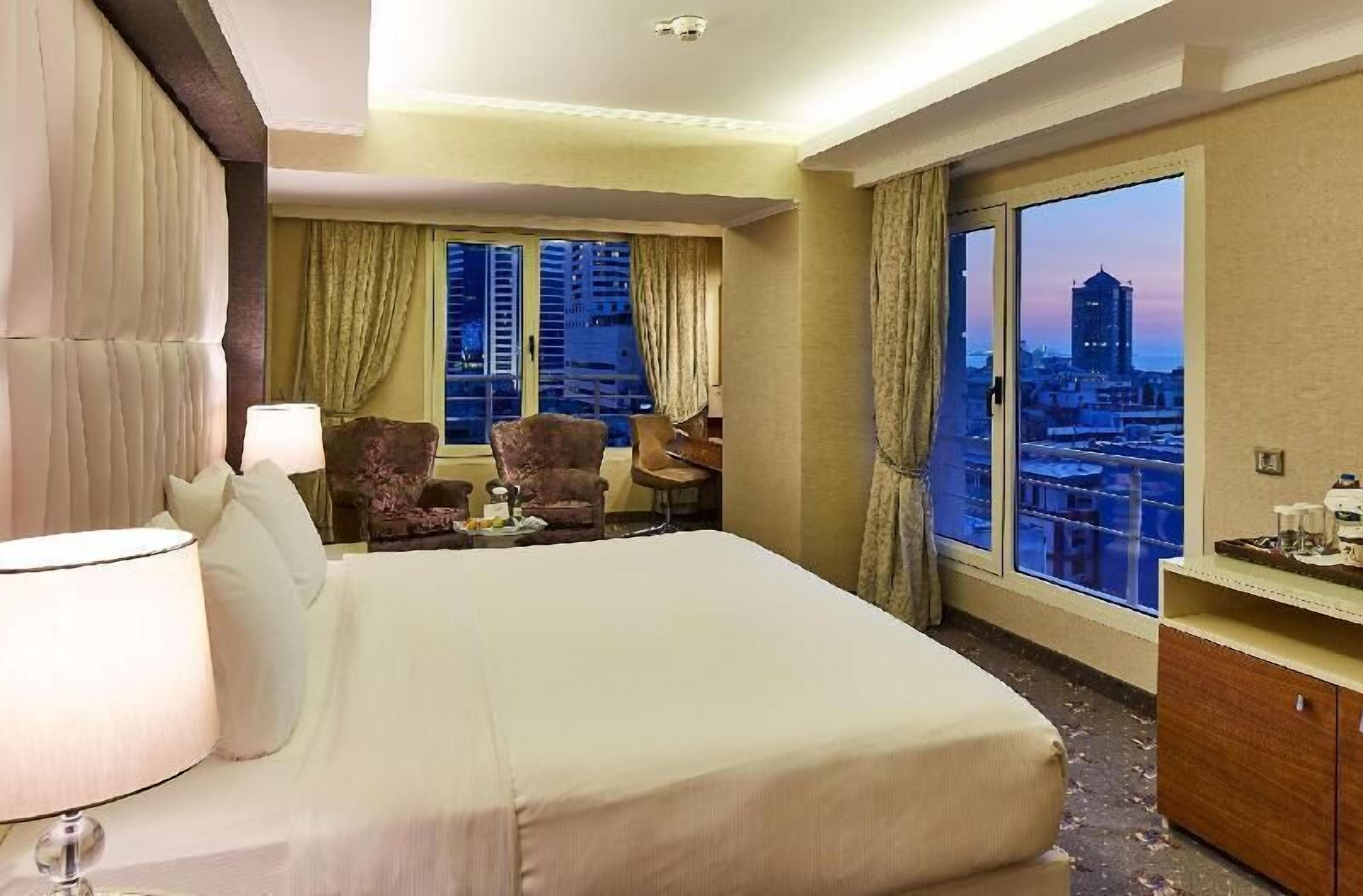 Ropa de cama de alta calidad y minibar 