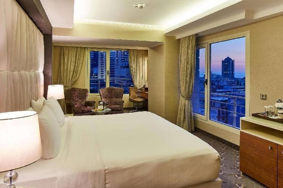 Ropa de cama de alta calidad y minibar