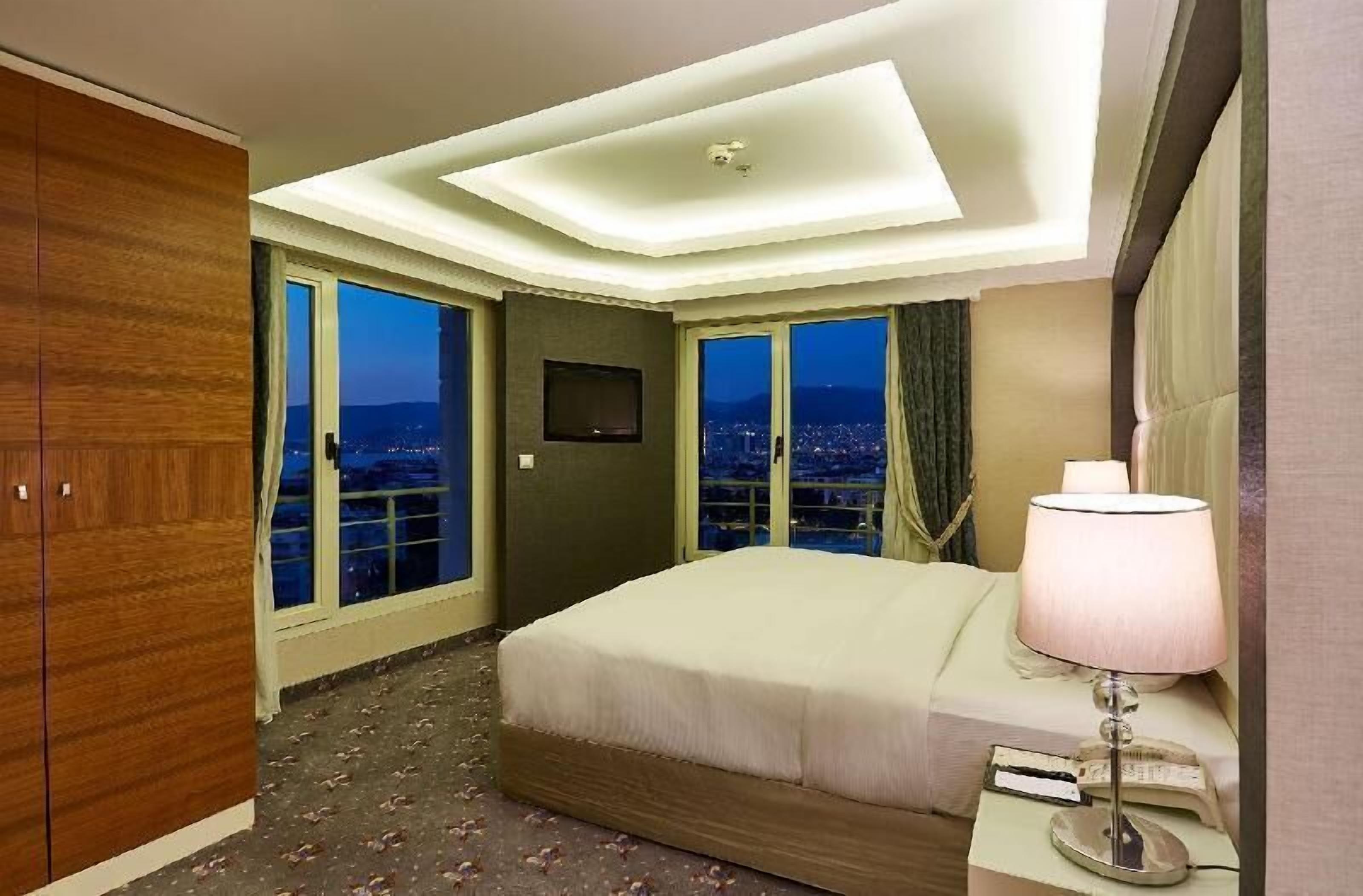 Ropa de cama de alta calidad y minibar 