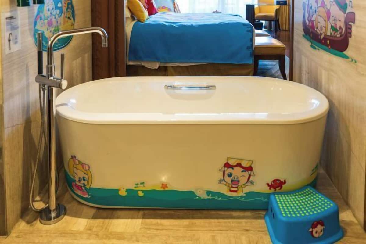 Peralatan tempat tidur premium, bar mini, peti besi dalam bilik