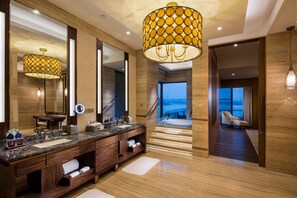 Presidential Suite, 1 King Bed | Bathroom | Separate tub and shower, deep soaking tub, free toiletries, hair dryer - Hilton Wuhan Optics Valley (Wuhan)