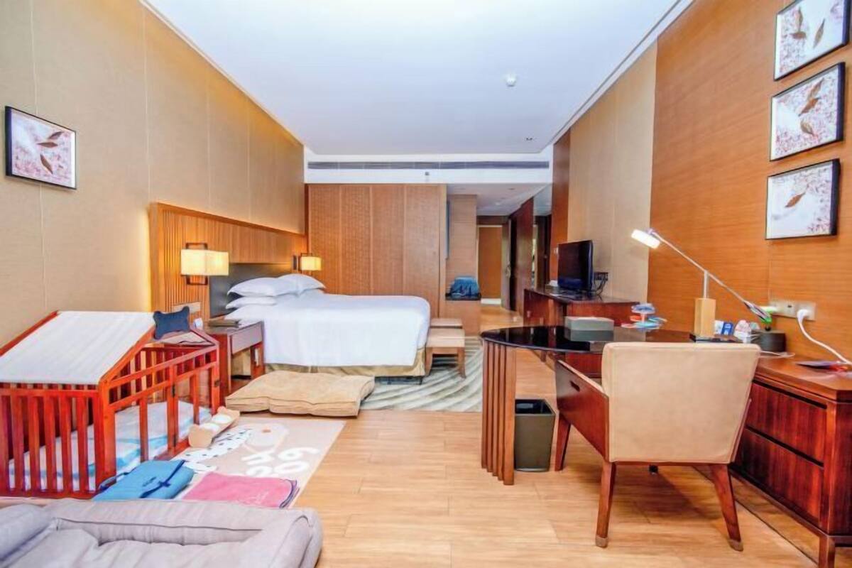 Premium bedding, minibar, in-room safe, iron/ironing board