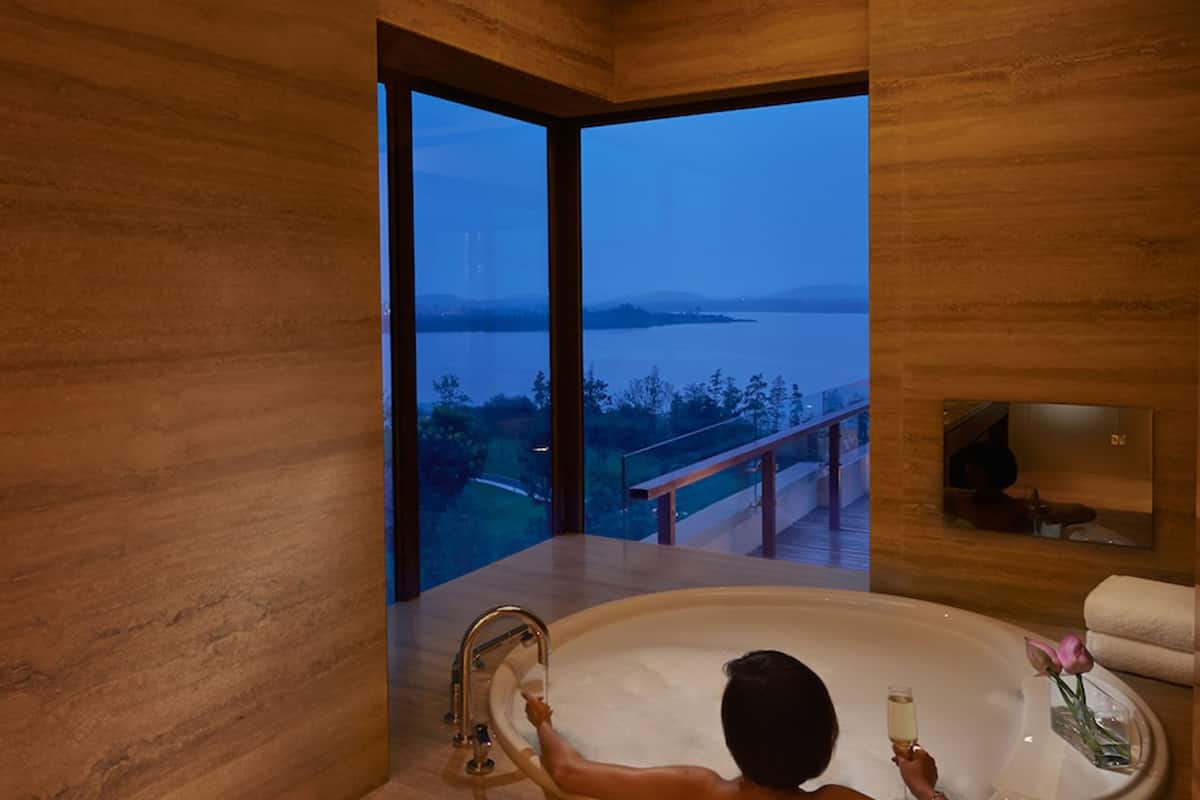 presidential suite, 1 king bed | jetted bathtub