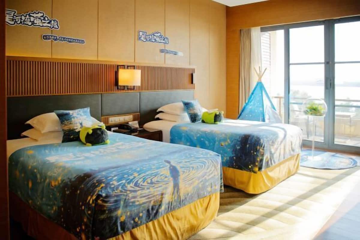 Peralatan tempat tidur premium, bar mini, peti besi dalam bilik