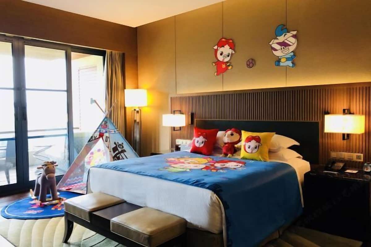 Peralatan tempat tidur premium, bar mini, peti besi dalam bilik