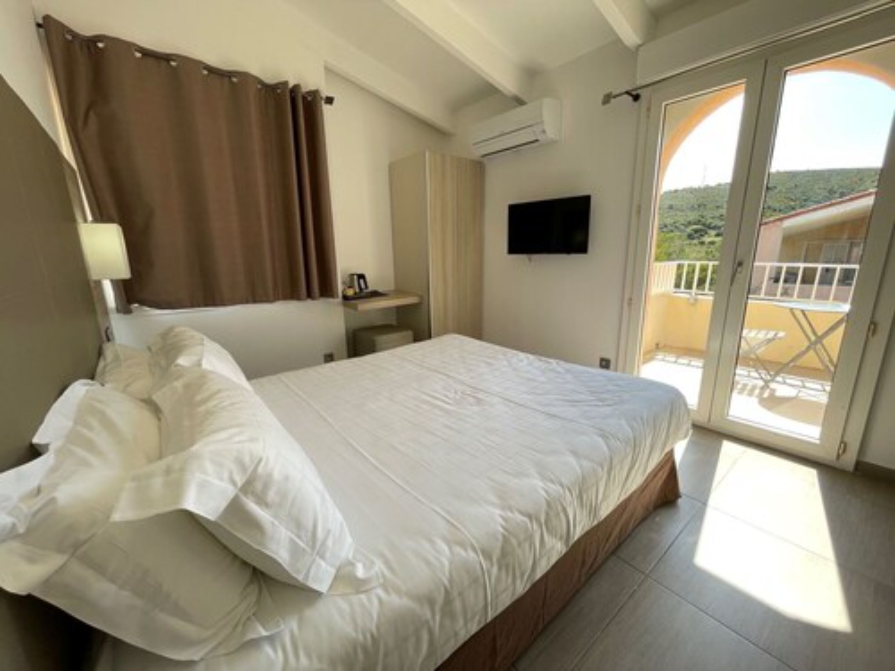 studio | minibar, in-room safe, desk, soundproofing