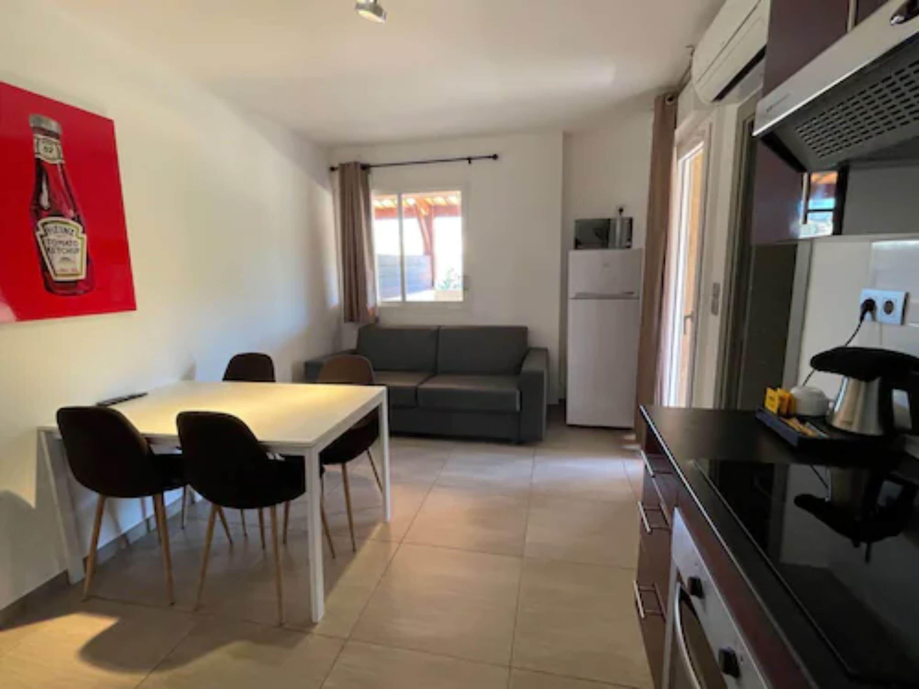 Appartement (4 persons) | Minibar, coffres-forts dans les chambres, bureau, chambres insonorisées
