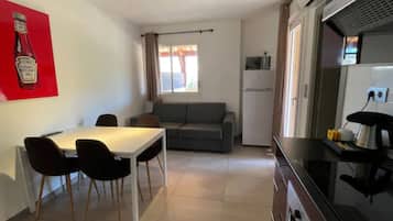 Appartement (4 persons) | Minibar, coffres-forts dans les chambres, bureau, chambres insonorisées