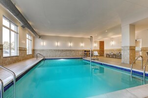 Una piscina cubierta