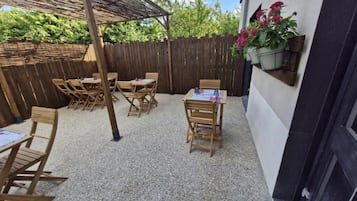 Chambre Triple | Terrasse/Patio