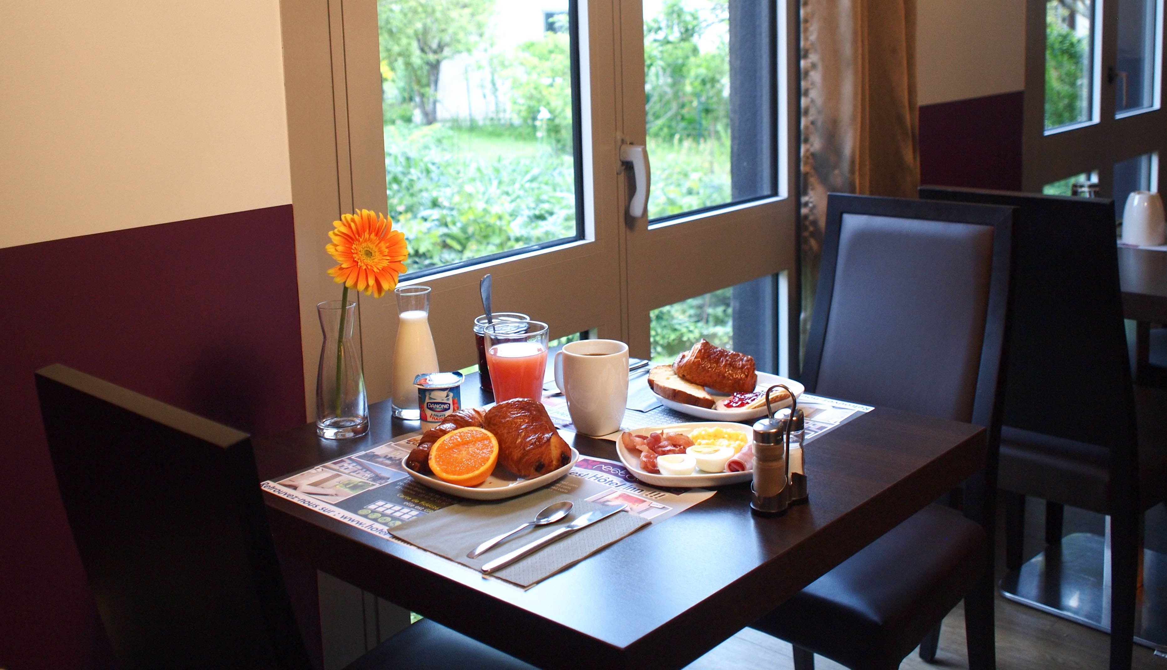 Esmorzar diari d&#x27;estil bufet (9.50 EUR per persona) 