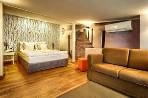 Small Studio Apartment in the attic (lowest ceiling height 150 cm) | In-room safe, individually decorated, laptop workspace