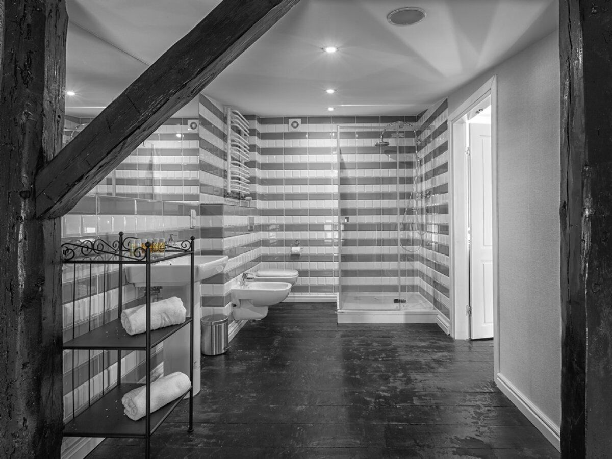 suite, 1 bedroom | bathroom | shower, free toiletries, hair dryer, towels