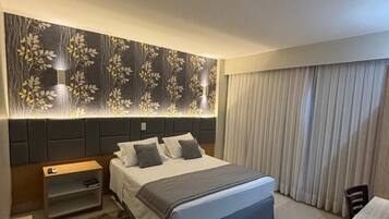 Kamar Double Deluks | 2 kamar tidur, minibar, brankas, dan meja kerja