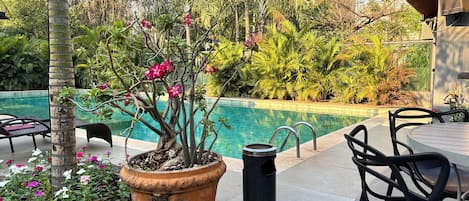 Außenpool, geöffnet von 09:00 Uhr bis 22:00 Uhr, Cabañas (kostenlos)