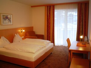 Premium bedding, in-room safe, soundproofing, cots/infant beds - Hotel und Aparthotel Almrösl (Huettschlag)