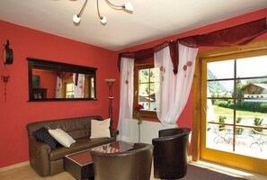 Bar (on property) - Hotel und Aparthotel Almrรถsl (Huettschlag)