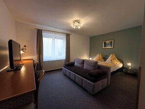 Kamar Double untuk 1 Orang | Area keluarga | TV layar datar