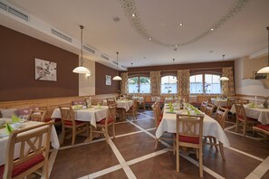 Daily buffet breakfast (EUR 16 per person)